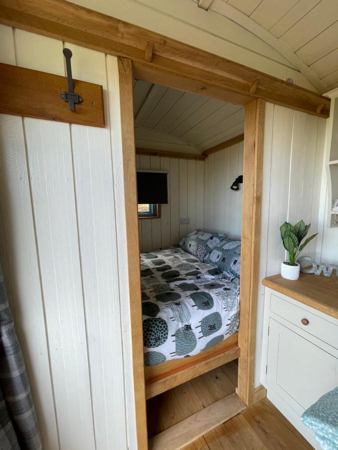The Shepards Hut Apartamento Llwyn-Dafydd Exterior foto