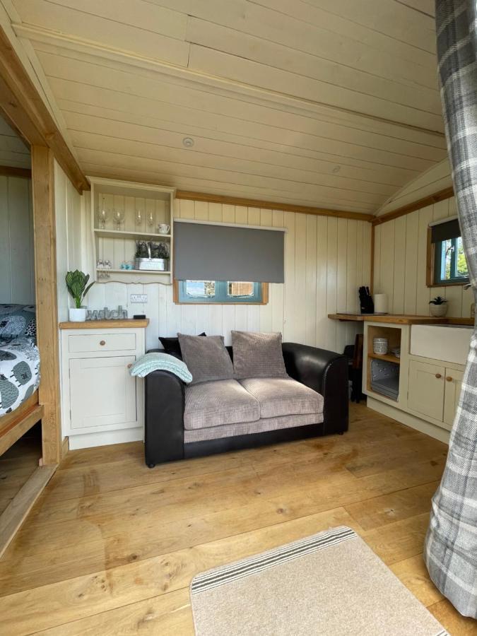The Shepards Hut Apartamento Llwyn-Dafydd Exterior foto